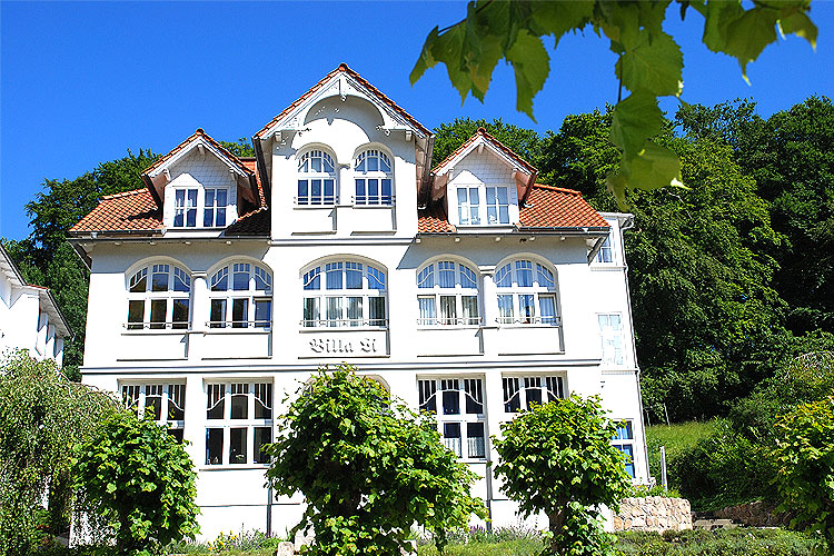 ferienwohnung-sellin-ruegen-hausansicht2