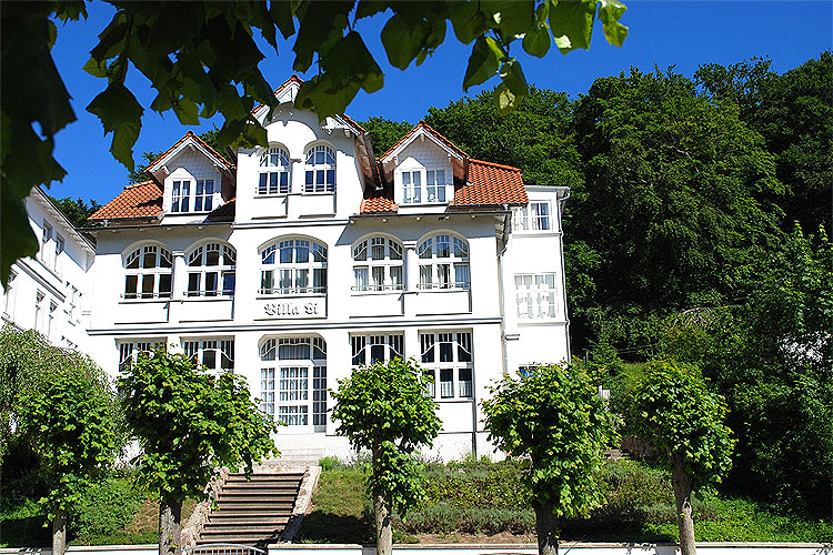 ferienwohnung-sellin-ruegen-hausansicht3